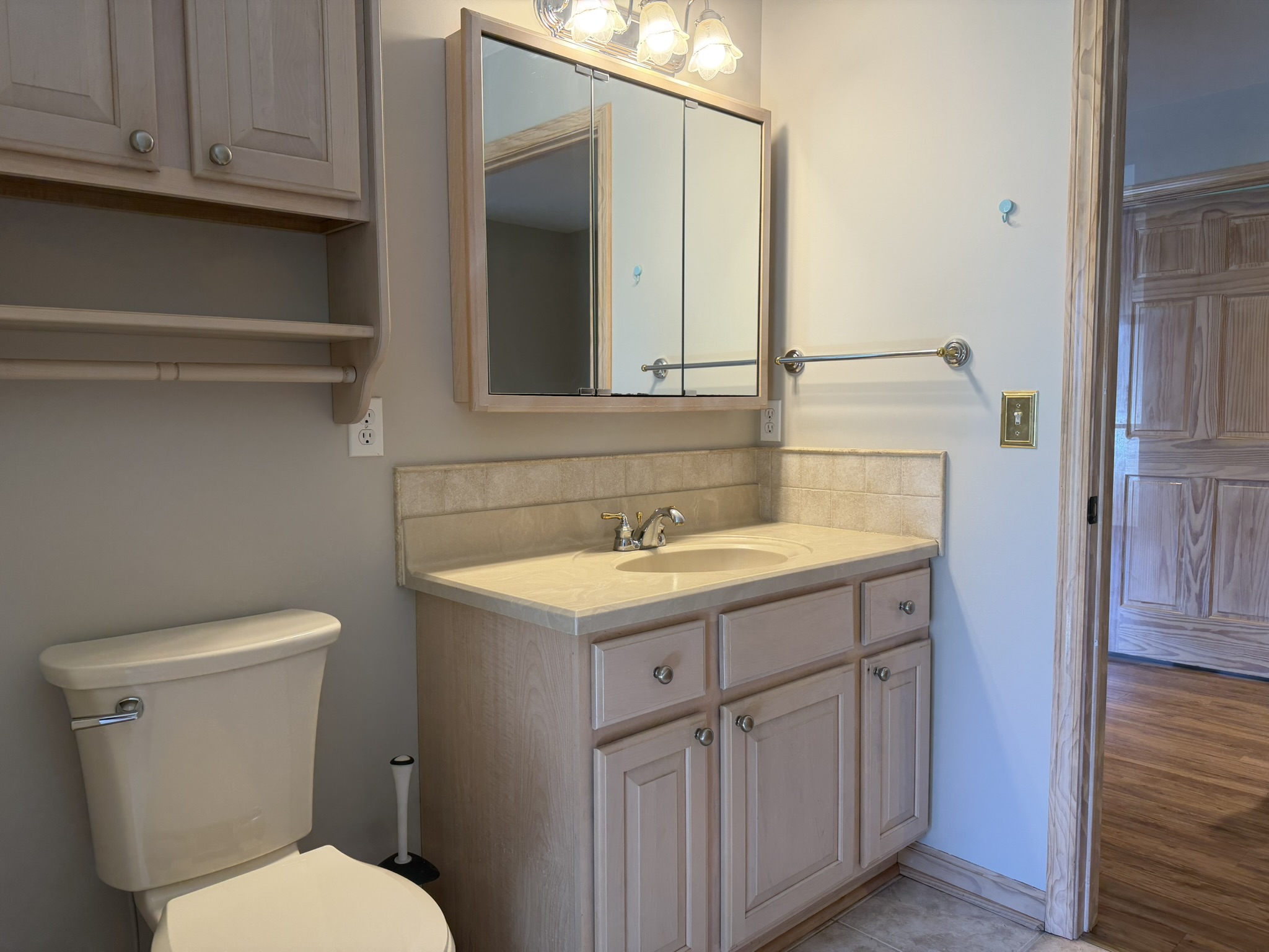 Bathroom 2 — vanity